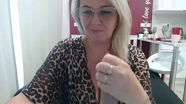 Snapshot of EleanoraDream chatting on March 7, 12:13 pm EleanoraDream online show from March 7, 12:13 pm