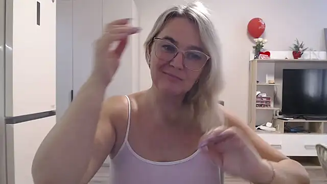 Snapshot of EleanoraDream chatting on March 23, 10:08 am EleanoraDream online show from March 23, 10:08 am