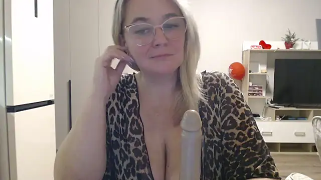 Snapshot of EleanoraDream chatting on March 27, 4:51 pm EleanoraDream online show from March 27, 4:51 pm