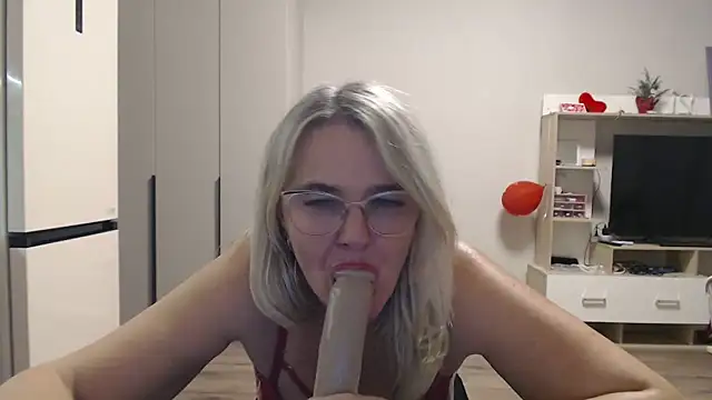 Snapshot of EleanoraDream chatting on March 28, 6:18 pm EleanoraDream online show from March 28, 6:18 pm