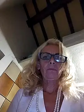 clarabell4 online show from October 31, 9:38 pm