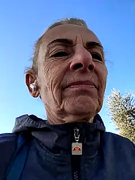 Snapshot of clarabell4 chatting on February 1, 8:57 am clarabell4 online show from February 1, 8:57 am