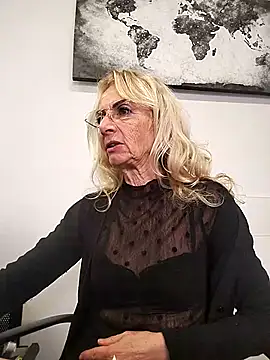 Snapshot of clarabell4 chatting on February 13, 8:43 am clarabell4 online show from February 13, 8:43 am