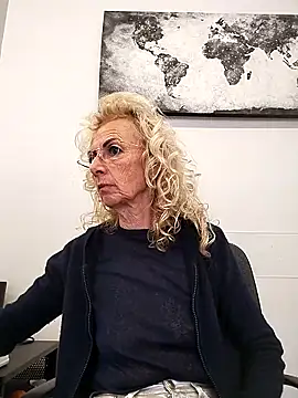 Snapshot of clarabell4 chatting on February 25, 10:25 am clarabell4 online show from February 25, 10:25 am