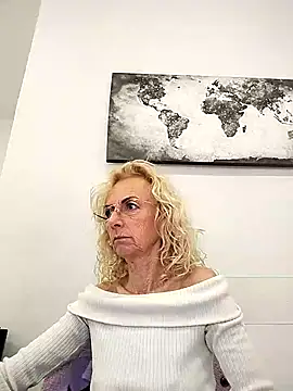 Snapshot of clarabell4 chatting on February 26, 12:15 pm clarabell4 online show from February 26, 12:15 pm