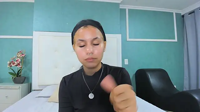 ania gomez online show from December 18, 9:10 pm