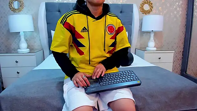 ZoeKrug online show from October 11, 11:53 am