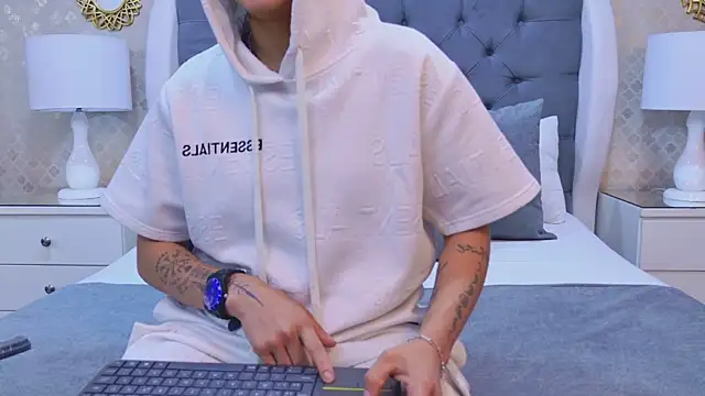 ZoeKrug online show from October 29, 11:56 am