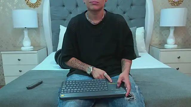 ZoeKrug online show from November 9, 12:14 pm