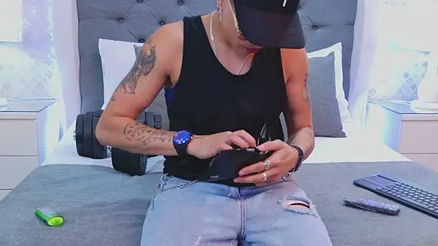 Snapshot of ZoeKrug chatting on January 18, 3:21 am ZoeKrug online show from January 18, 3:21 am