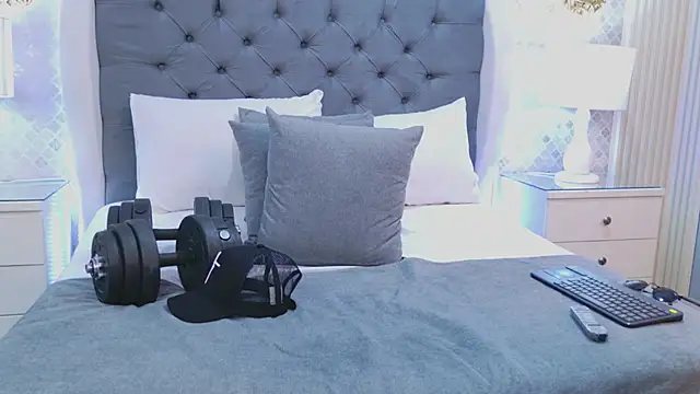 Snapshot of ZoeKrug chatting on January 18, 3:27 pm ZoeKrug online show from January 18, 3:27 pm