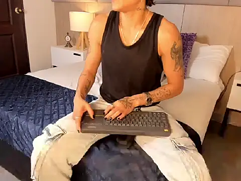 Snapshot of ZoeKrug chatting on February 12, 1:06 pm ZoeKrug online show from February 12, 1:06 pm