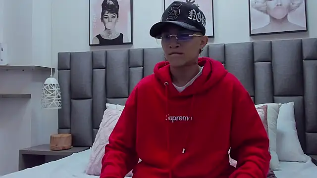 Snapshot of ZoeKrug chatting on February 27, 12:16 pm ZoeKrug online show from February 27, 12:16 pm