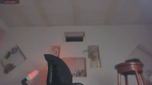 Chloe cooperr online show from October 29, 9:33 am