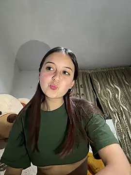 Snapshot of esmeralda_diamond69 chatting on February 13, 4:19 am esmeralda diamond69 online show from February 13, 4:19 am