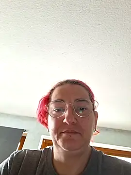 Snapshot of Einfach_Dani_offi chatting on July 7, 8:40 am Einfach Dani offi online show from July 7, 8:40 am