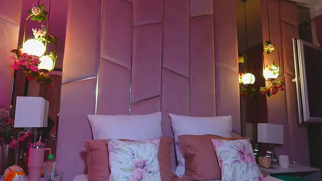 LucyLextonX online show from March 19, 8:57 pm