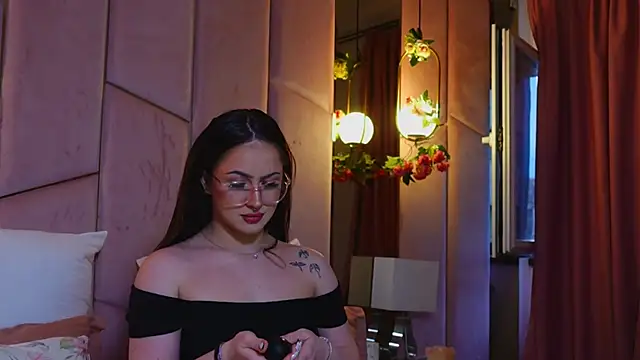 LucyLextonX online show from March 30, 4:35 am