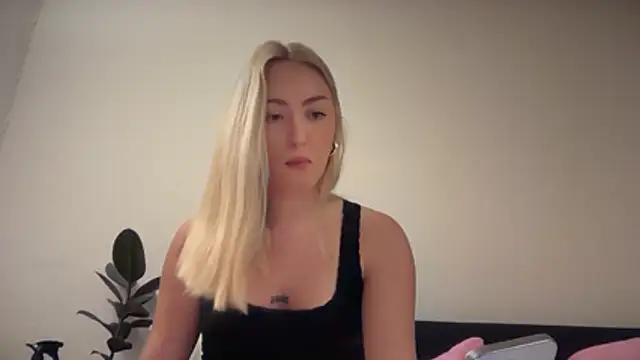 Snapshot of Kitty_Swetty chatting on January 6, 8:56 pm Kitty Swetty online show from January 6, 8:56 pm