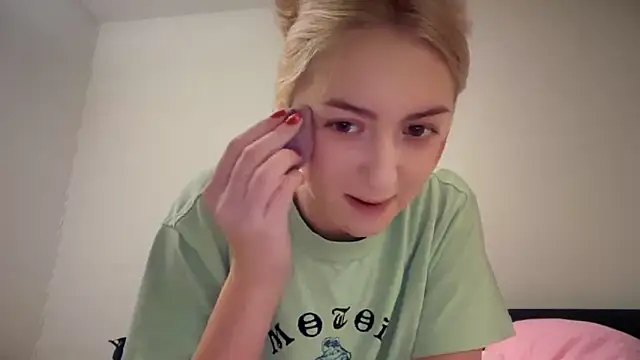 Snapshot of Kitty_Swetty chatting on January 7, 6:54 pm Kitty Swetty online show from January 7, 6:54 pm