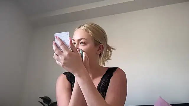 Kitty Swetty online show from May 6, 1:38 pm