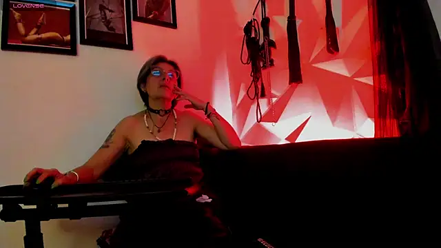 Snapshot of MistressNyx_cg chatting on October 6, 2:03 pm MistressNyx cg online show from October 6, 2:03 pm
