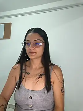 Coralinne   online show from April 26, 1:03 am