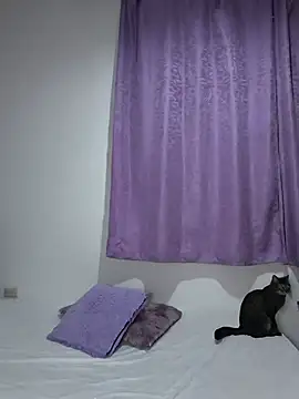 Snapshot of Coralinne__ chatting on June 5, 1:01 am Coralinne online show from June 5, 1:01 am
