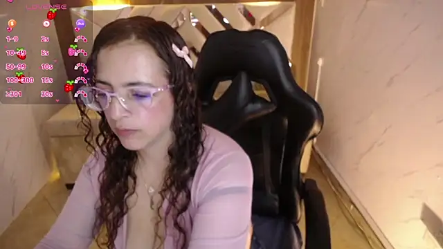 Snapshot of _Evoni_b chatting on October 1, 7:42 pm Evoni b online show from October 1, 7:42 pm