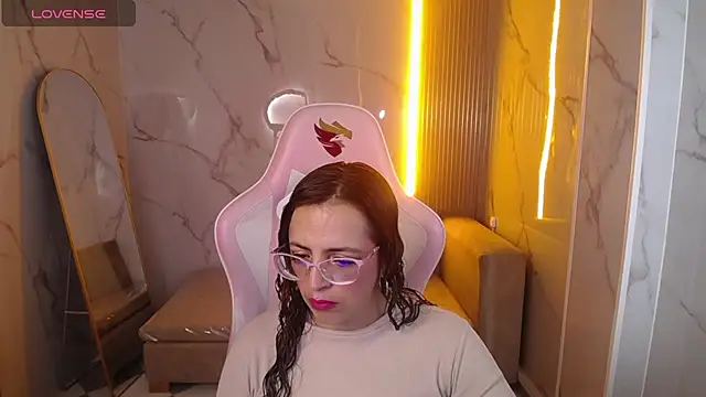 Snapshot of _Evoni_b chatting on October 9, 12:36 pm Evoni b online show from October 9, 12:36 pm