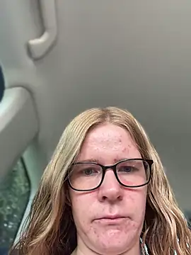 Snapshot of Bikergirl_97 chatting on July 23, 12:47 pm Bikergirl 97 online show from July 23, 12:47 pm