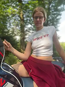 Snapshot of Bikergirl_97 chatting on August 5, 11:35 am Bikergirl 97 online show from August 5, 11:35 am