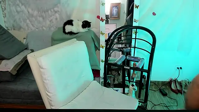 Snapshot of Clunita chatting on May 5, 5:04 am Clunita online show from May 5, 5:04 am
