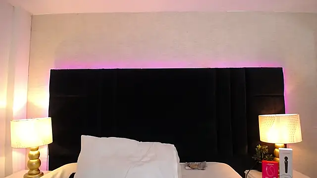 laila stilwiills online show from April 6, 4:46 am