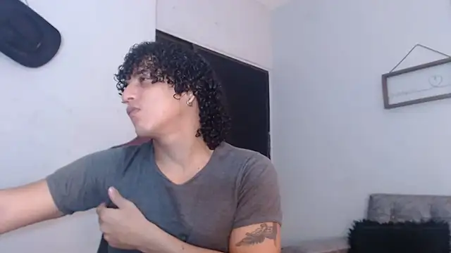 Snapshot of Xfire_boy69 chatting on October 24, 4:25 pm Xfire boy69 online show from October 24, 4:25 pm