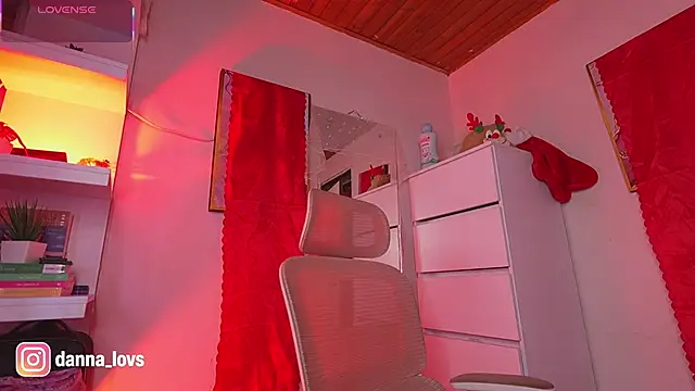 Dannaa Lovs online show from December 16, 6:02 pm