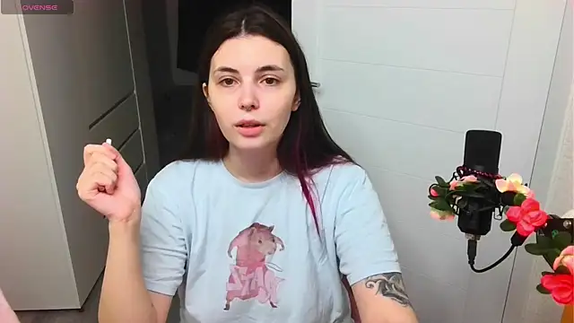 peachyness online show from April 16, 8:20 pm