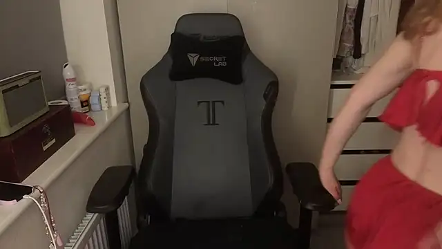 Lilly-Luscious online show from December 15, 6:56 pm