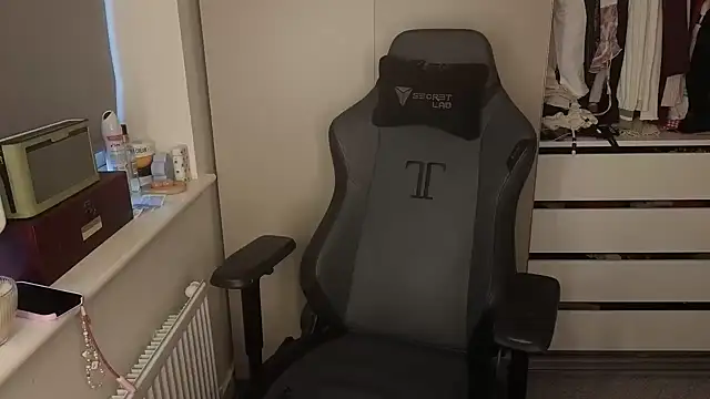 Lilly-Luscious online show from February 9, 7:56 am