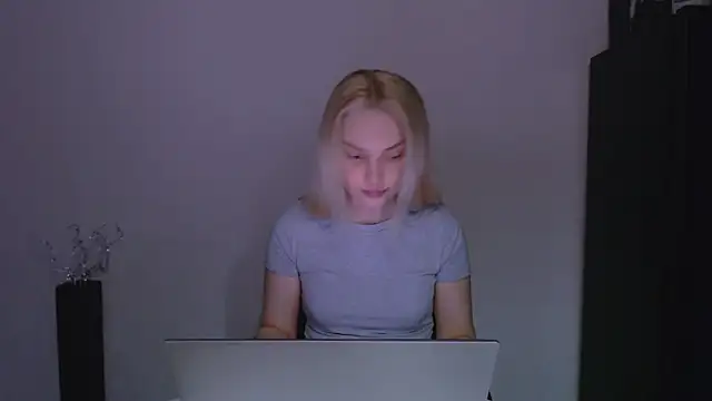 Snapshot of Lia_noo_regrets chatting on April 3, 7:12 pm Lia noo regrets online show from April 3, 7:12 pm