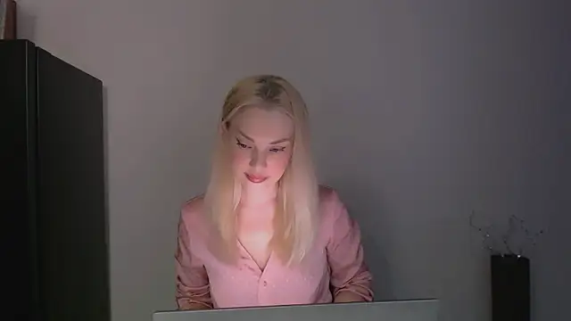Snapshot of Lia_noo_regrets chatting on May 1, 4:44 pm Lia noo regrets online show from May 1, 4:44 pm