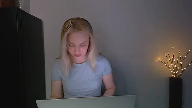 Snapshot of Lia_noo_regrets chatting on May 12, 5:21 pm Lia noo regrets online show from May 12, 5:21 pm
