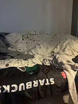 Snapshot of pophiboy chatting on February 11, 1:21 am pophiboy online show from February 11, 1:21 am