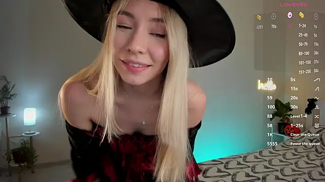 DanaCandy online show from October 31, 8:32 pm