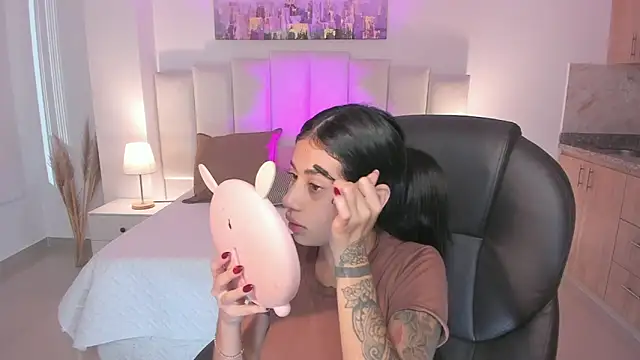 miranda crawfor online show from December 2, 11:48 am