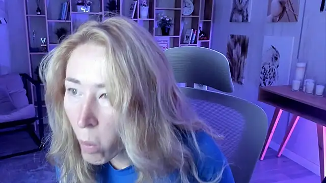Snapshot of AstraMonroe chatting on September 23, 2:14 am AstraMonroe online show from September 23, 2:14 am