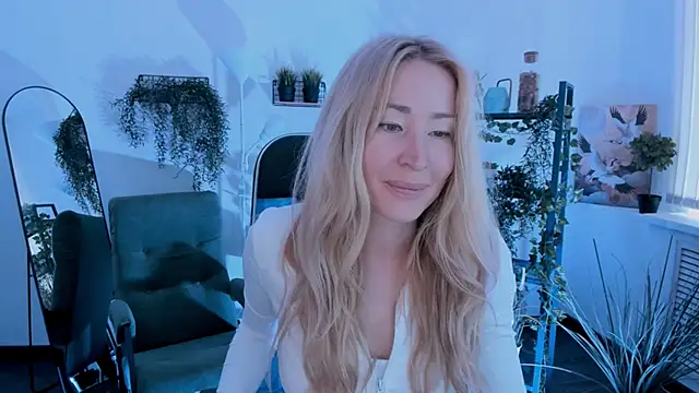 AstraMonroe online show from April 22, 4:15 am