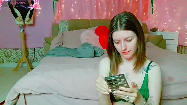 Snapshot of Marinaxmonroe chatting on May 24, 8:03 pm Marinaxmonroe online show from May 24, 8:03 pm