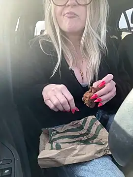 SuzieSub online show from February 27, 9:09 am