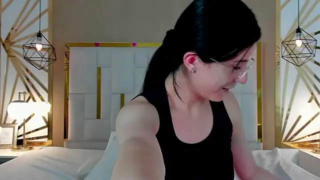 maddy jaclsonw online show from October 20, 1:17 am